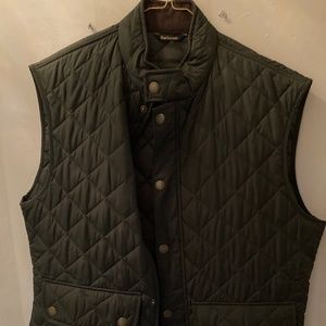 Barbour Men's Vest in Olive Green - size XL